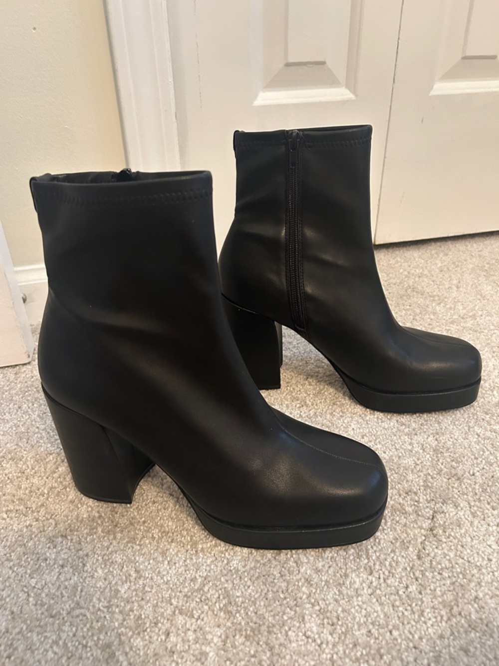 NWOT Anne Klein Platform Boot Sloane